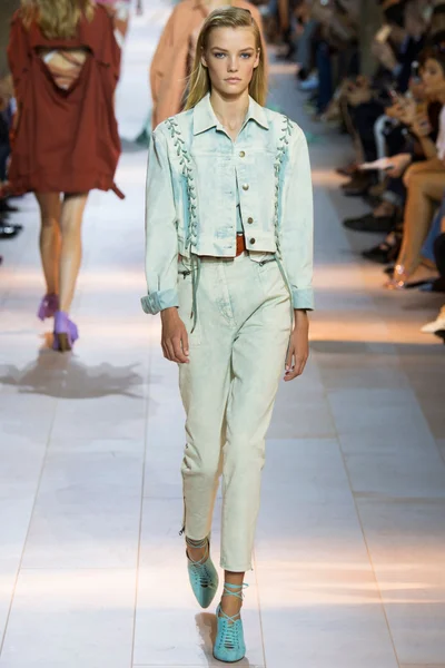 Look 3